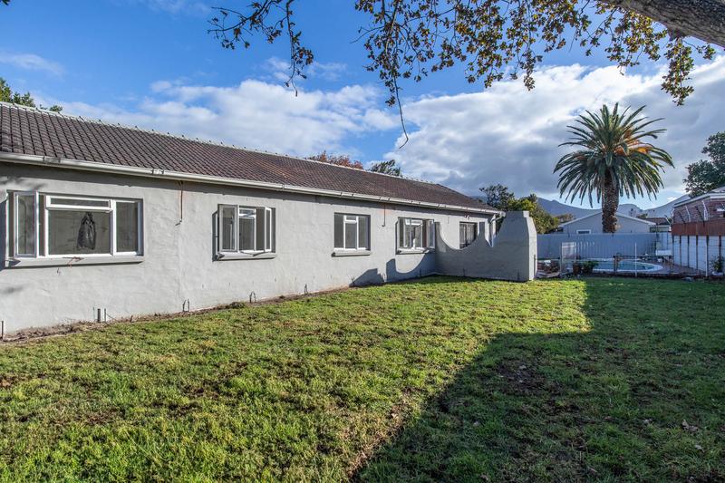 To Let 4 Bedroom Property for Rent in Constantia Western Cape